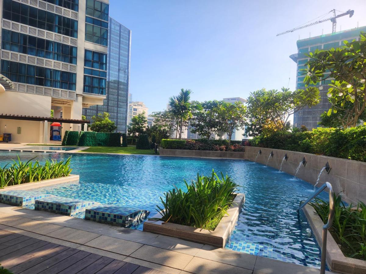 Spacious 7U Homey Unit Steps Away From Uptown Mall And Mitsukoshi Mall Free Parking With Washer Manila Exterior foto