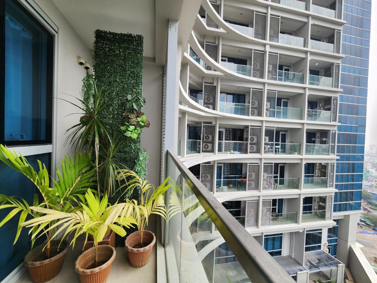 Spacious 7U Homey Unit Steps Away From Uptown Mall And Mitsukoshi Mall Free Parking With Washer Manila Exterior foto