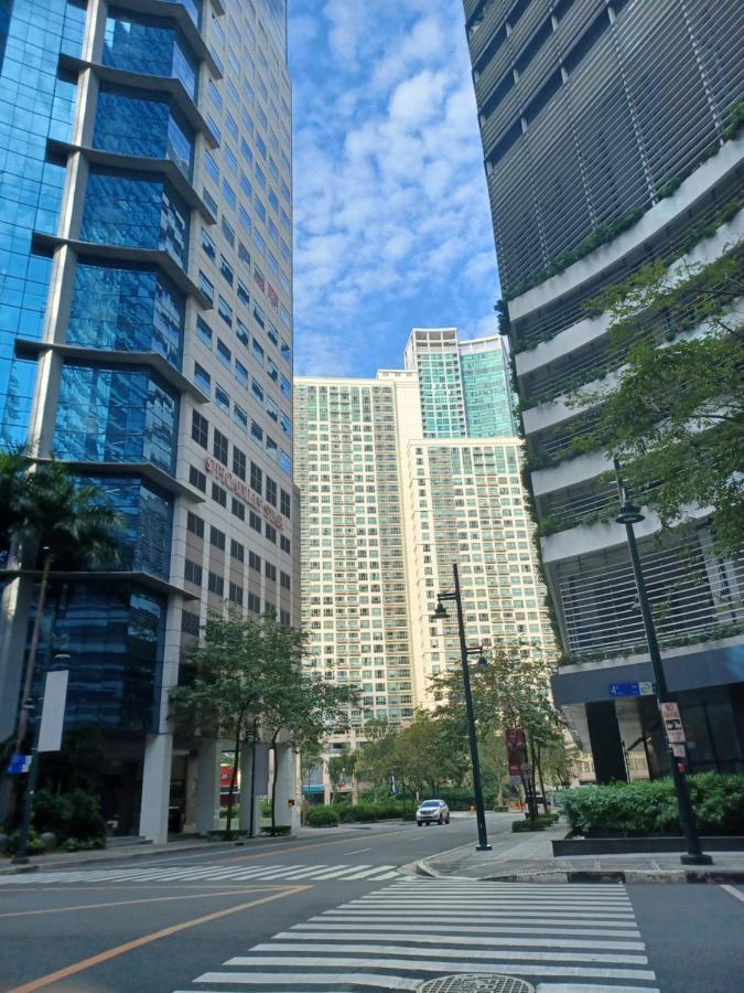 Spacious 7U Homey Unit Steps Away From Uptown Mall And Mitsukoshi Mall Free Parking With Washer Manila Exterior foto