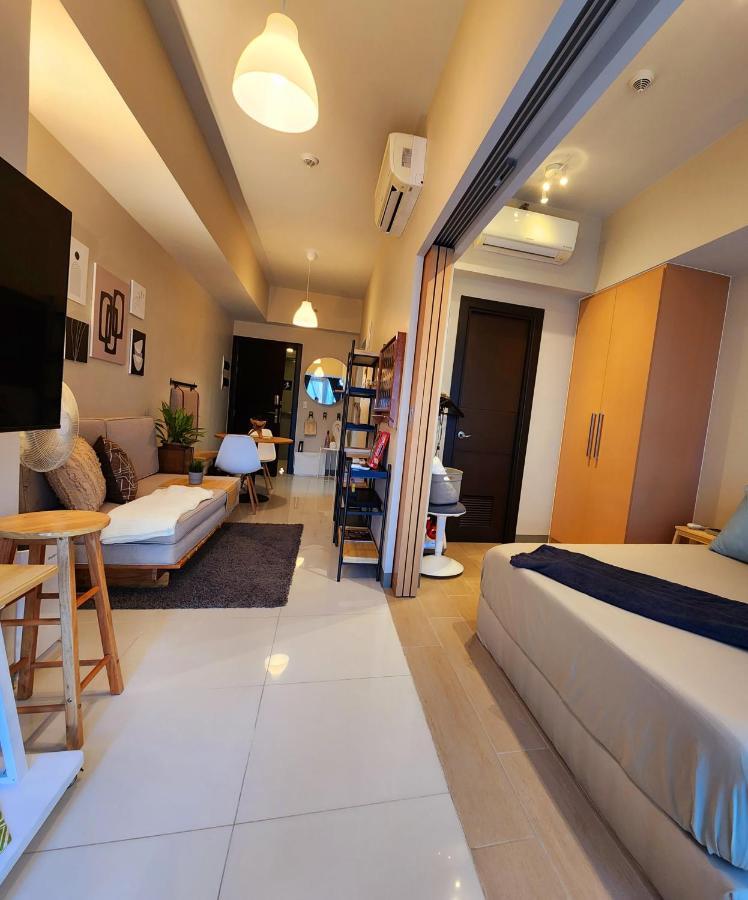 Spacious 7U Homey Unit Steps Away From Uptown Mall And Mitsukoshi Mall Free Parking With Washer Manila Exterior foto
