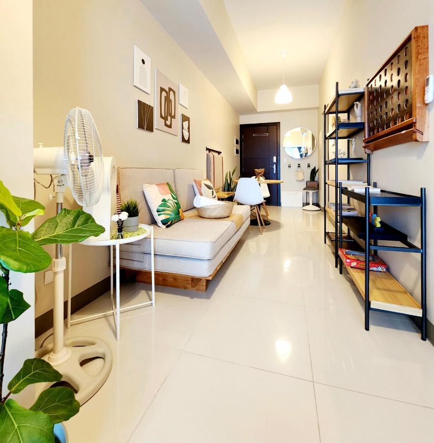 Spacious 7U Homey Unit Steps Away From Uptown Mall And Mitsukoshi Mall Free Parking With Washer Manila Exterior foto