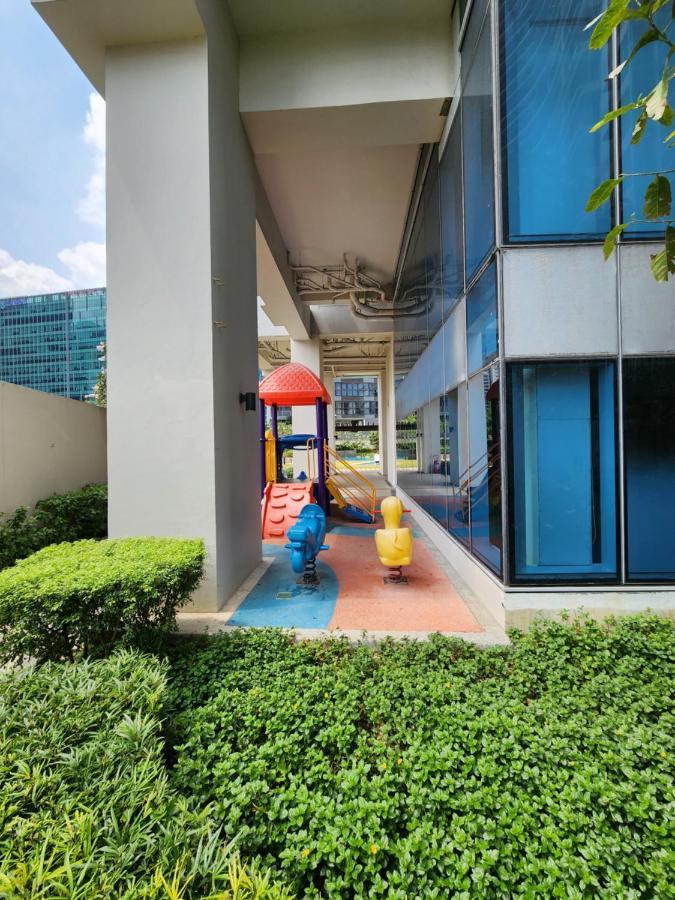 Spacious 7U Homey Unit Steps Away From Uptown Mall And Mitsukoshi Mall Free Parking With Washer Manila Exterior foto