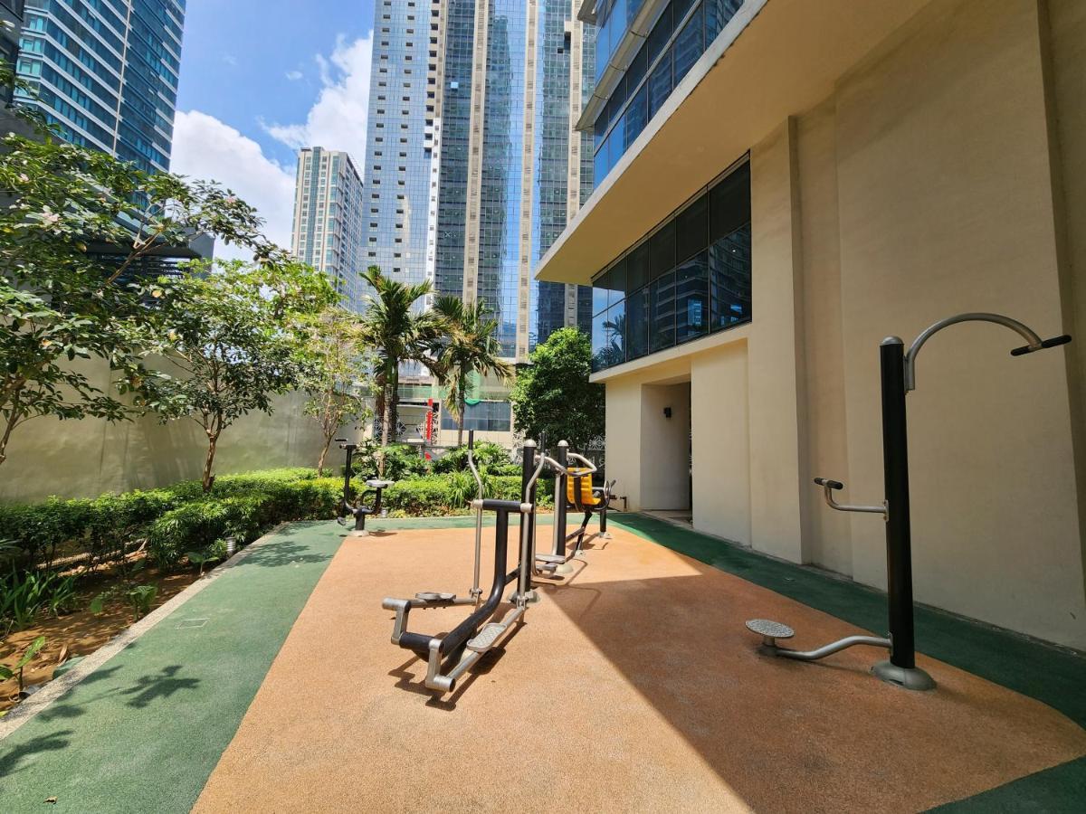 Spacious 7U Homey Unit Steps Away From Uptown Mall And Mitsukoshi Mall Free Parking With Washer Manila Exterior foto