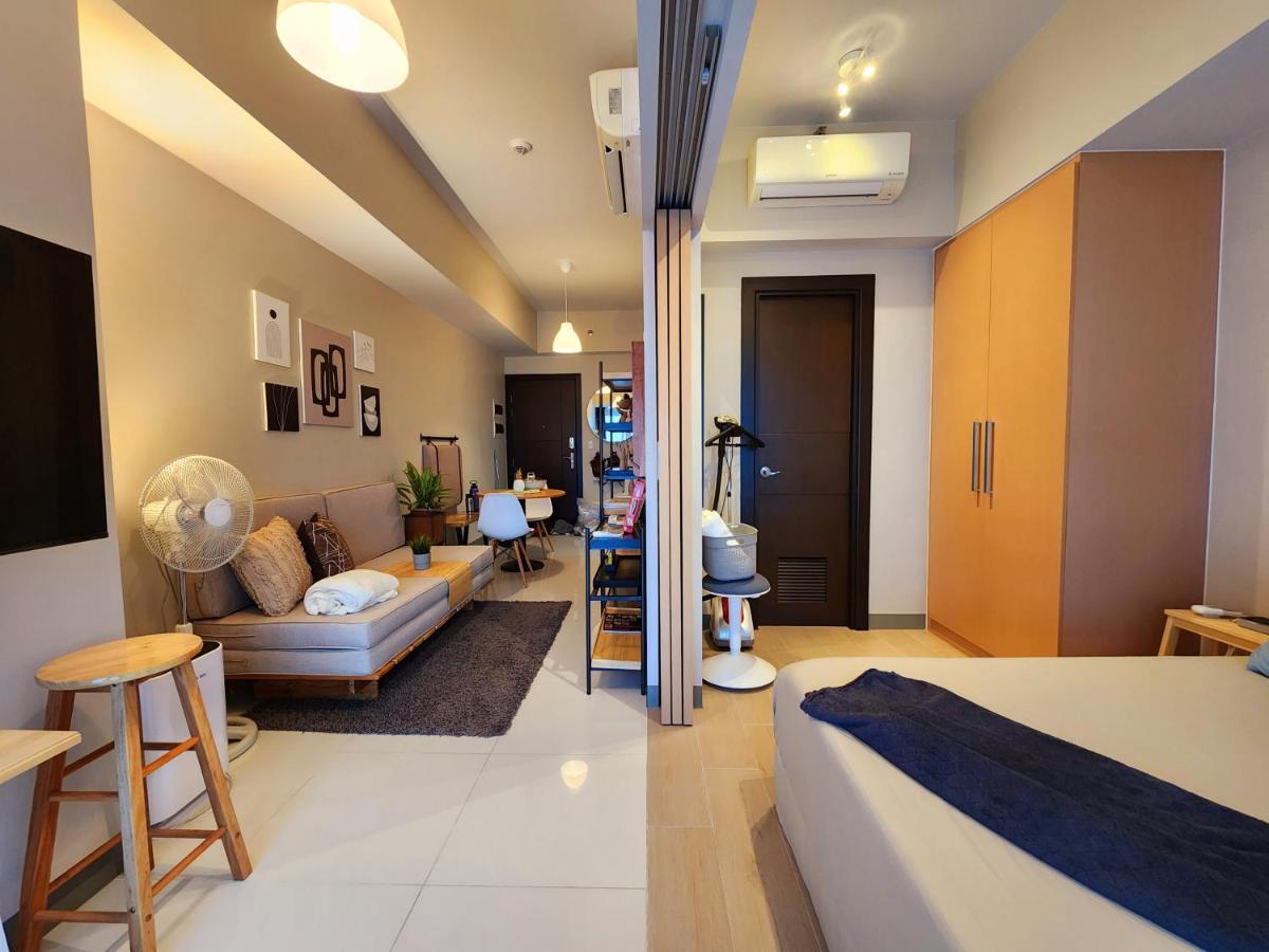 Spacious 7U Homey Unit Steps Away From Uptown Mall And Mitsukoshi Mall Free Parking With Washer Manila Exterior foto