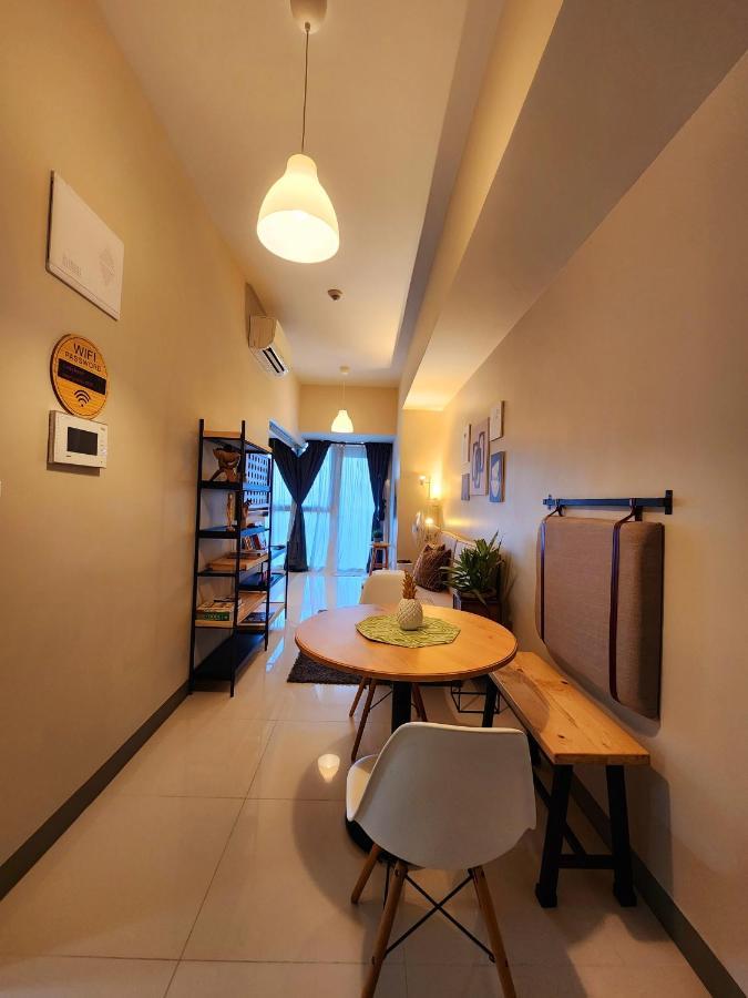 Spacious 7U Homey Unit Steps Away From Uptown Mall And Mitsukoshi Mall Free Parking With Washer Manila Exterior foto