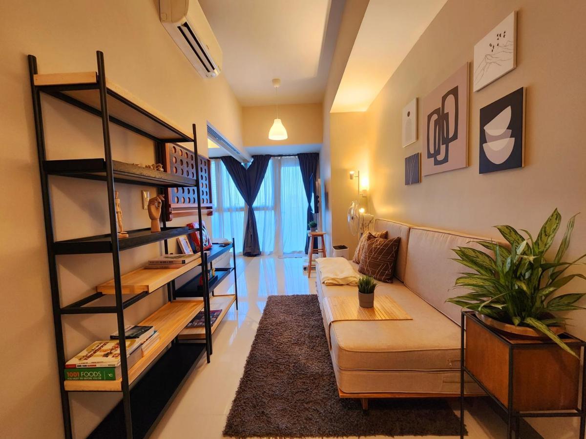 Spacious 7U Homey Unit Steps Away From Uptown Mall And Mitsukoshi Mall Free Parking With Washer Manila Exterior foto